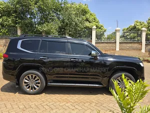 Toyota Land Cruiser 2024 Black