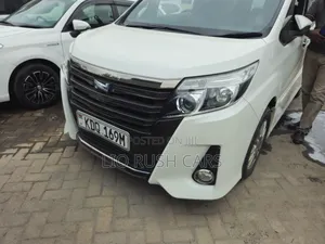 Toyota Noah 2018 White