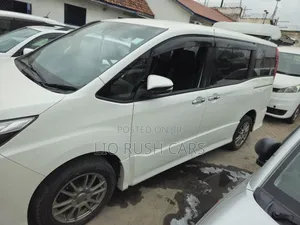 Toyota Noah 2018 White