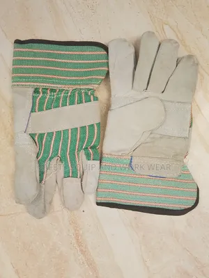 Short Protective Gloves