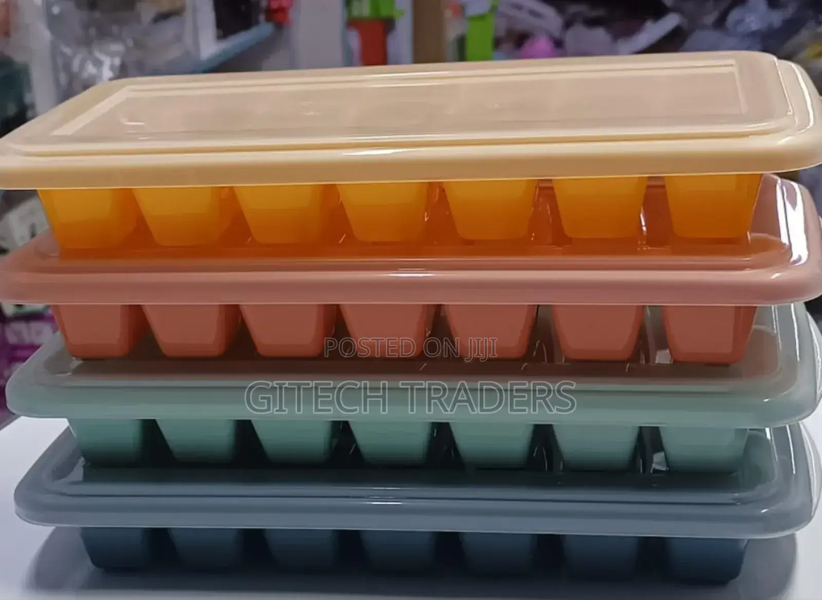 *Ice Cube Tray With a Lid