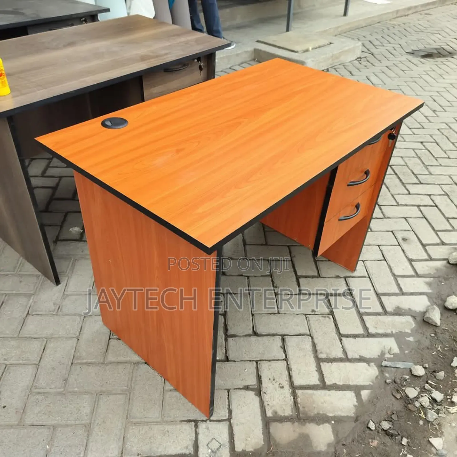 Office Desk 1 MTR
