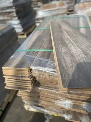 Smooth Finish Laminate Flooring