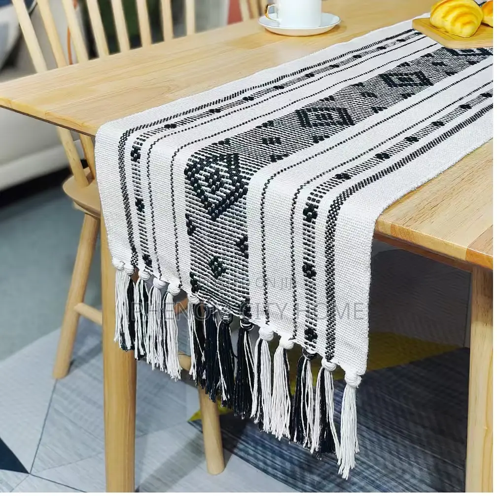 Quality Knitted Table Runner With Table Mats