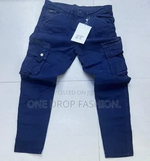Cargos Ak7215