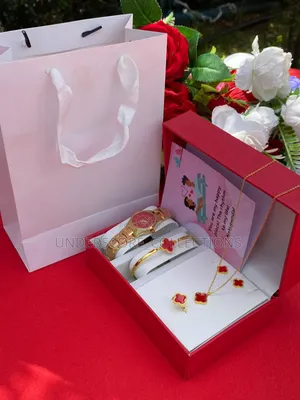 Red/Gold Jewelry Gift Box for Valentine's