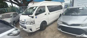 Toyota HiAce 2018 White