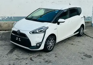 Toyota Sienta 2018 White