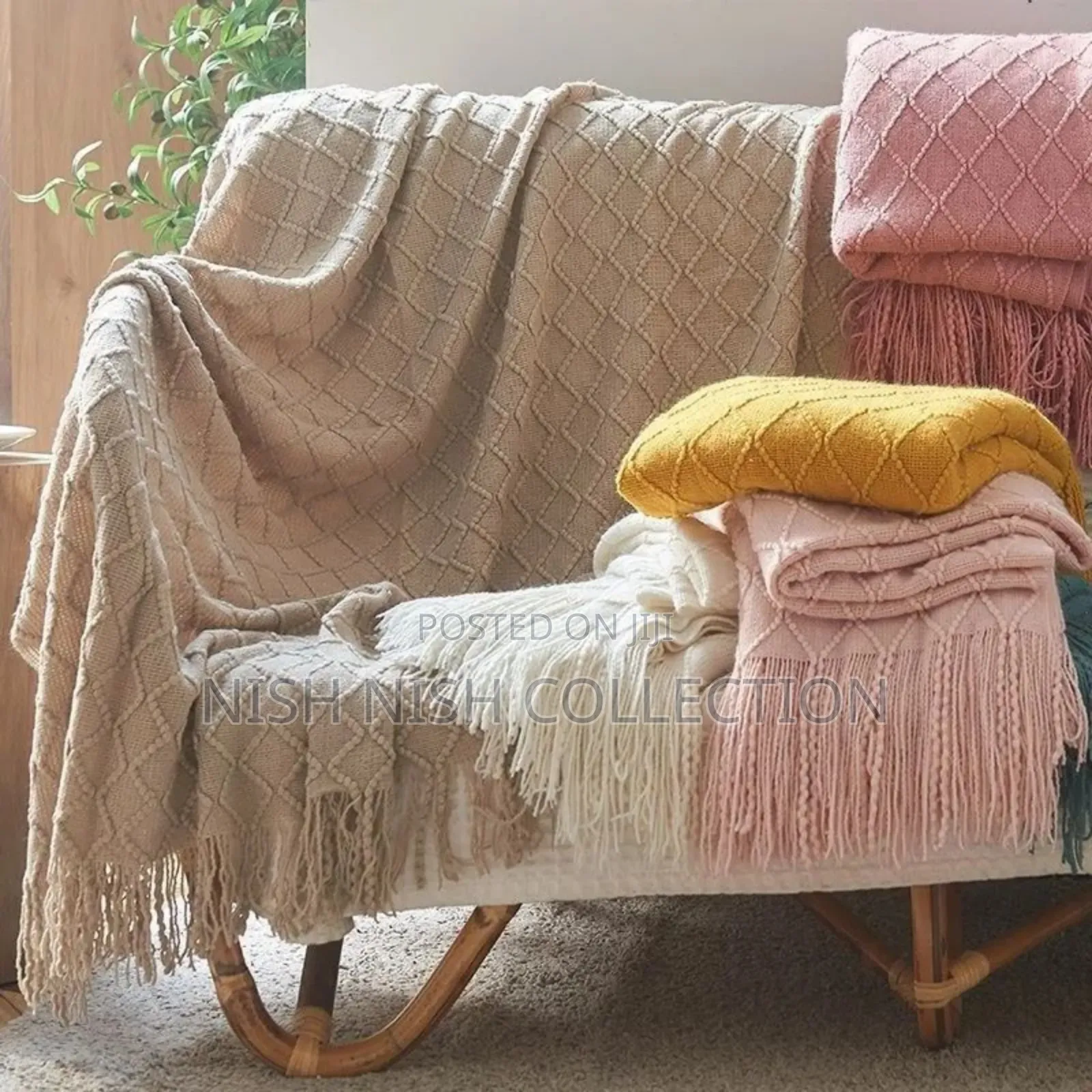 Knitted Throw Blanket With Tassel