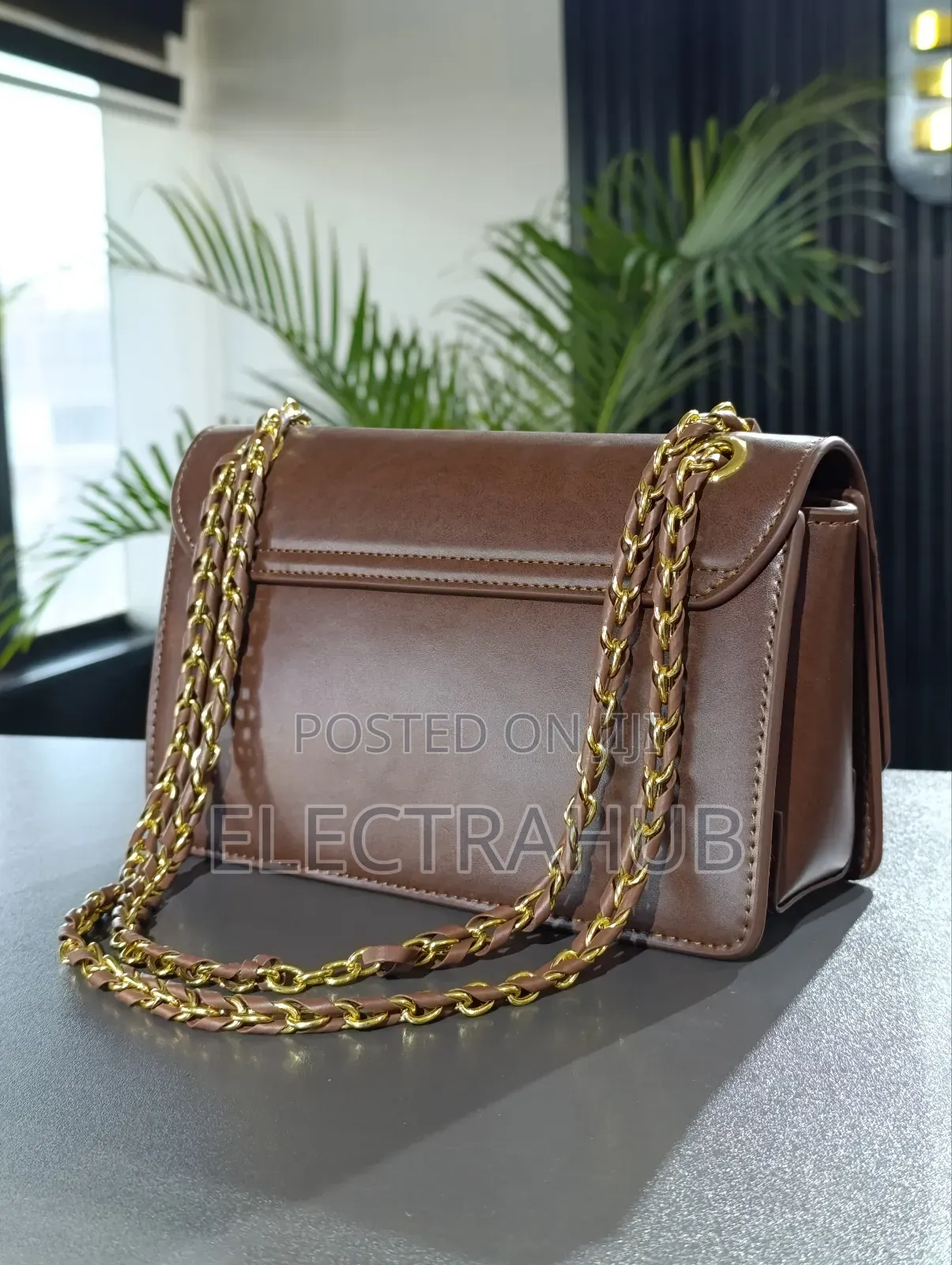 Liv Croc-Effect Grommet Chain-Handle Shoulder Bag - Noir