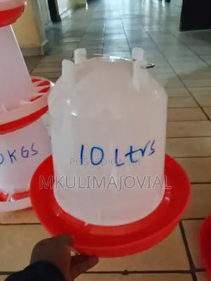 10 LTRS Red and White Chicken Feeders