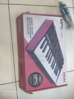 Akai Professional Midi Keyboard