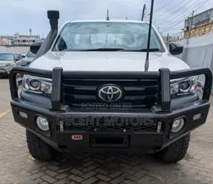 Toyota Hilux 2018 White