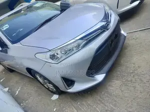 Toyota Corolla Fielder 2018 Silver