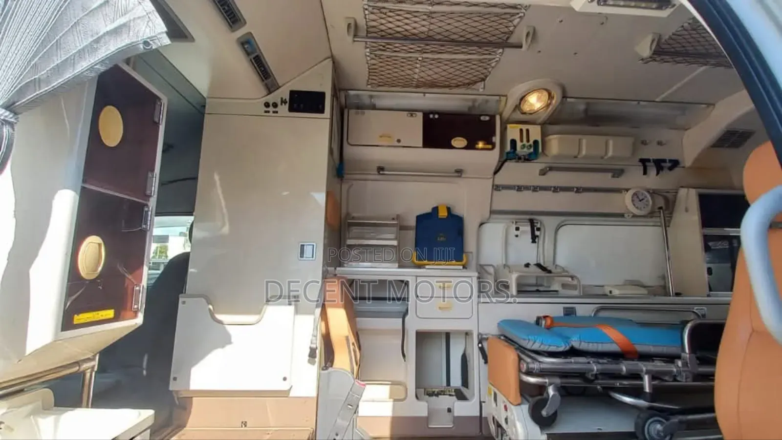 Toyota HiAce 2018 White