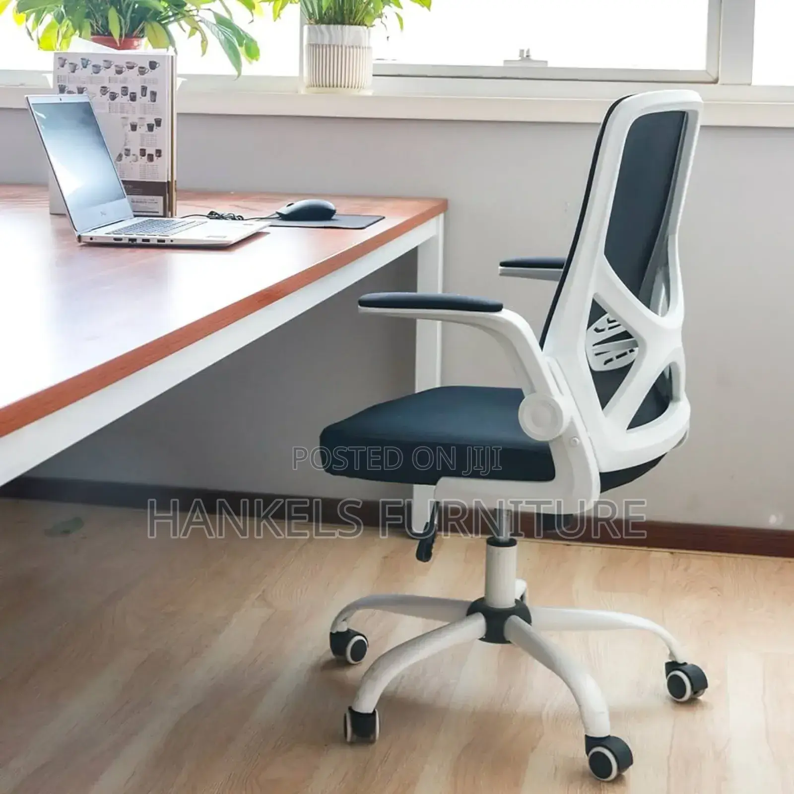 Integrated Adjustable Armrest and Back Chair