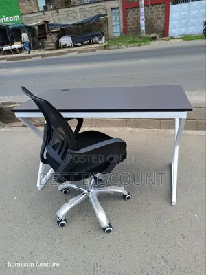 Modern Office Desk - Sleek and Sturdy
