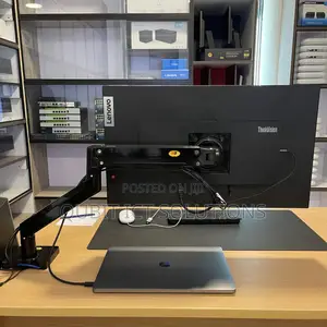 Lenovo Monitor 27” + Monitor Arm