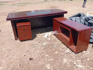 Selling Executive Office Table and Drawer