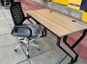 Office Table With Mesh Chair Fc5tg