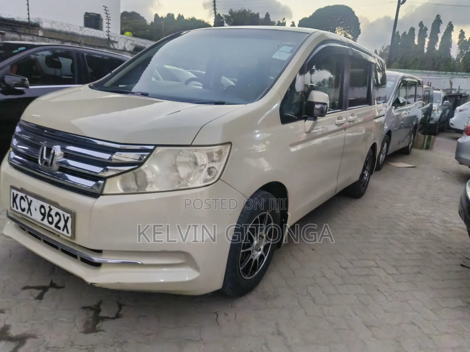 Honda Stepwgn 2012 Brown