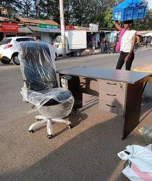 Black Leather Chair With 1 Meter Office Table Fc6bh