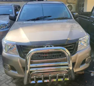 Toyota Hilux 2015 Gray