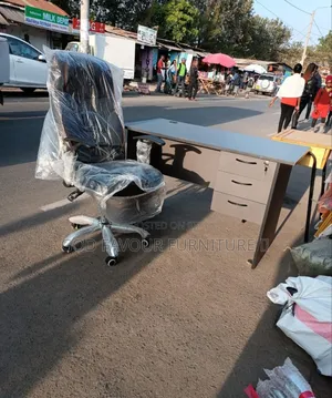 Gray 1 Meter Office Table With Leather Chair Jb5tf