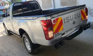 Isuzu D-MAX 2022 Silver