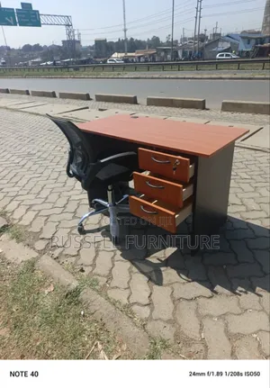 Unique Mesh Chair and Desk