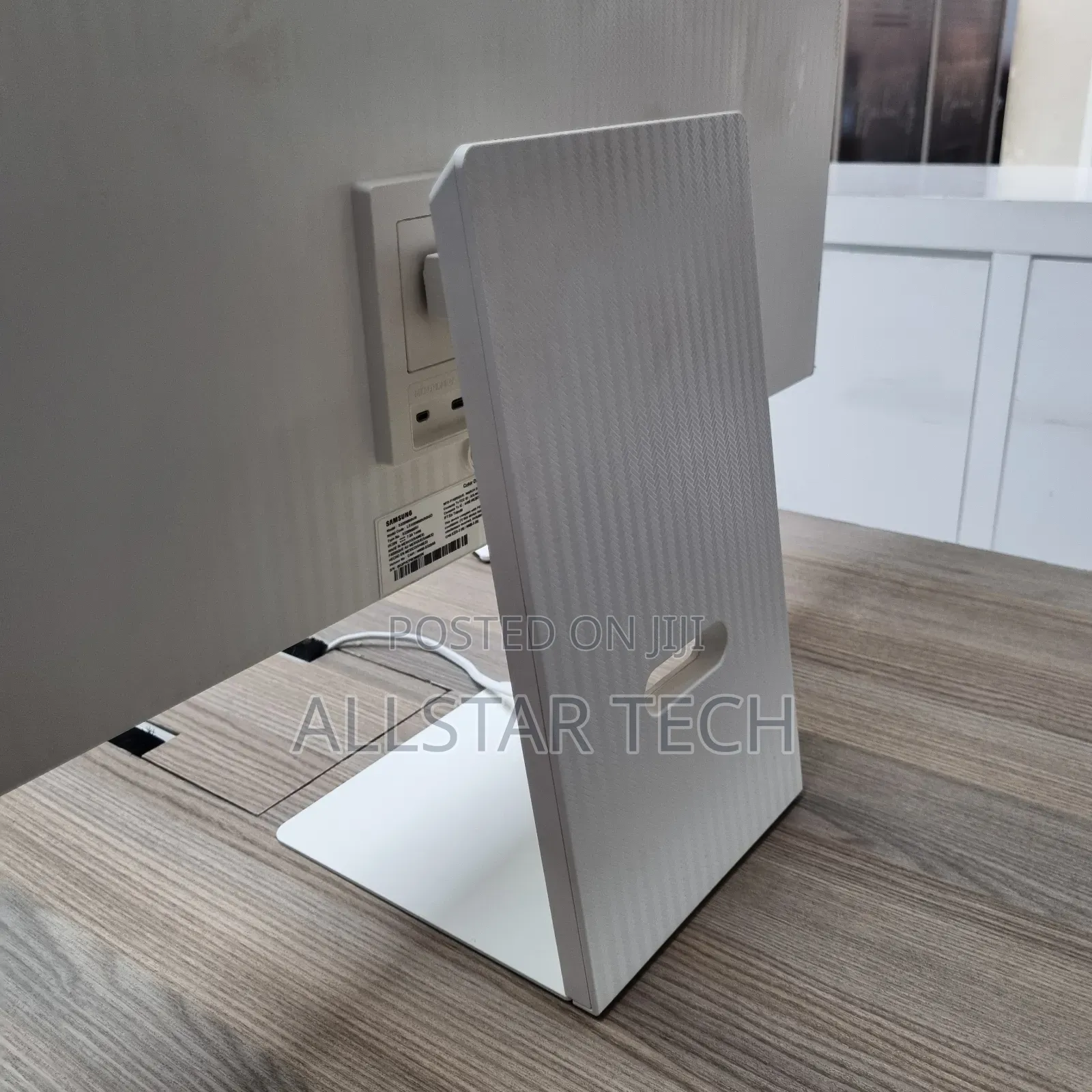 Samsung 32" M8 HDR Smart Monitor
