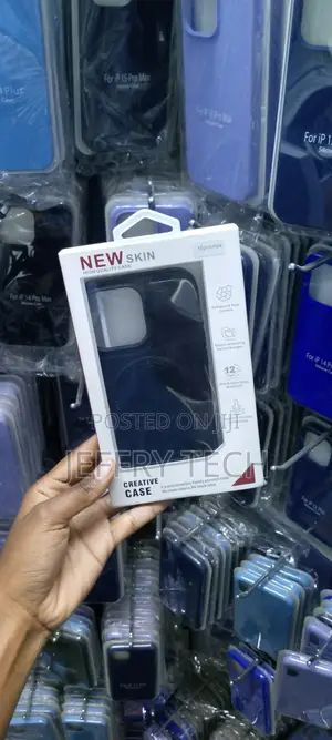 Black iPhone 16 Pro Max Slim Stand [With Magsafe Phone Case