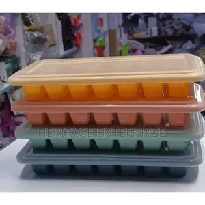 Ice Cube Tray With a Lid