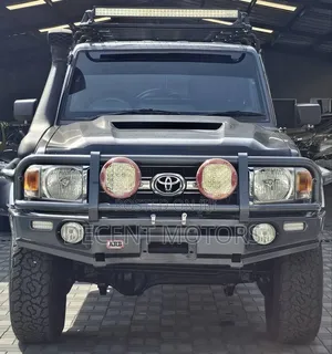 Toyota Land Cruiser 4.5 V8 GXR 2018 Gray