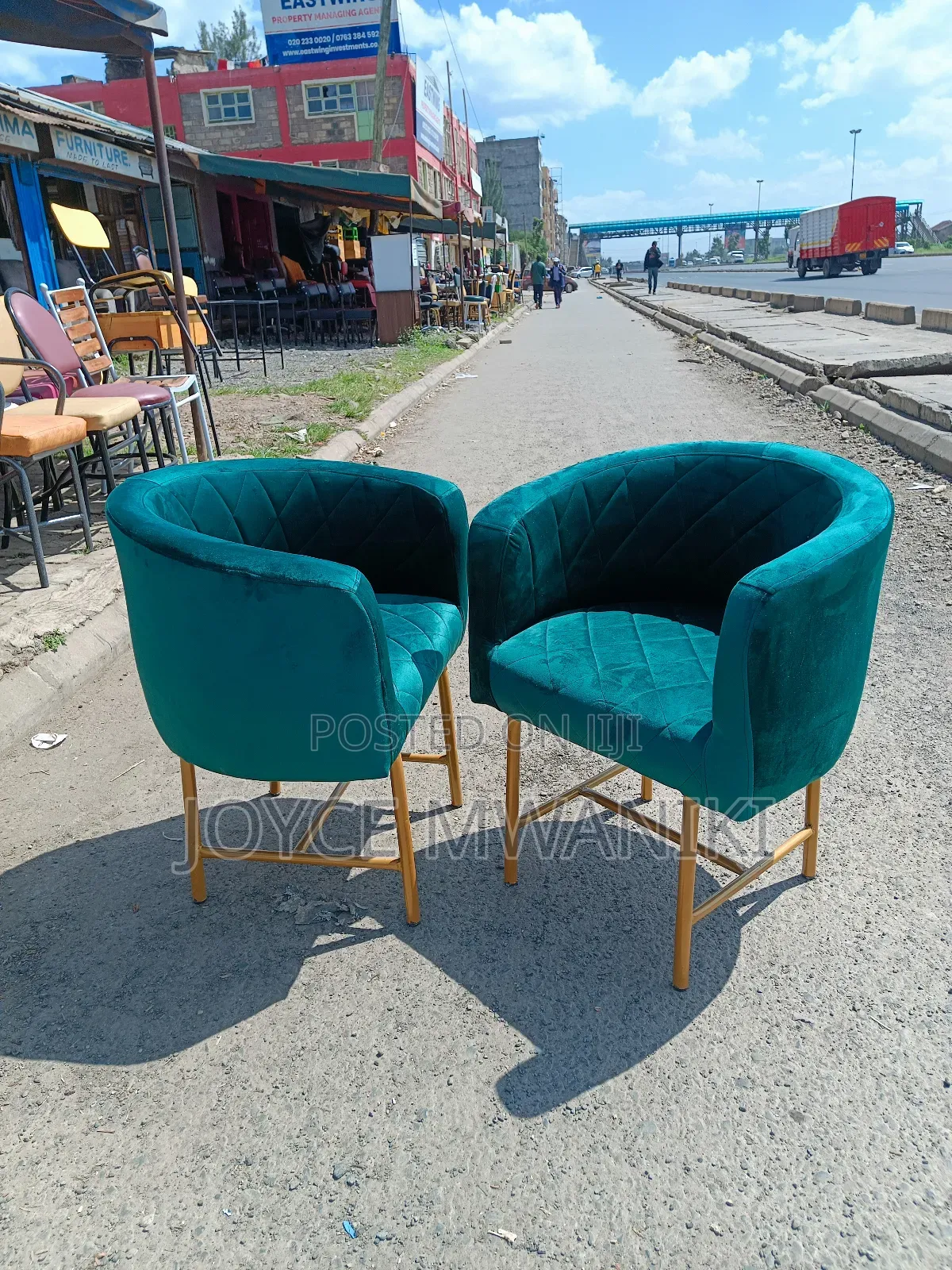 Manicure Green Seats,.... ,,
