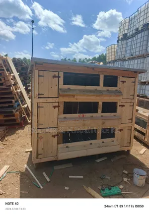 Pallet Poultry Palace