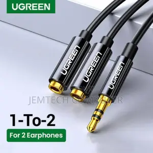 Ugreen 3.5mm Male to 2 Female Audio Cable 20cm (Black)