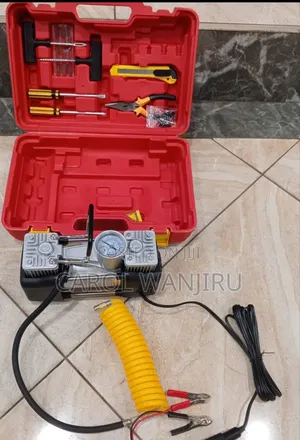 Car Tyre Inflator Pump/ Portable Car Air Compressor Machine