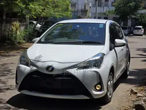 Toyota Vitz 2017 Off white