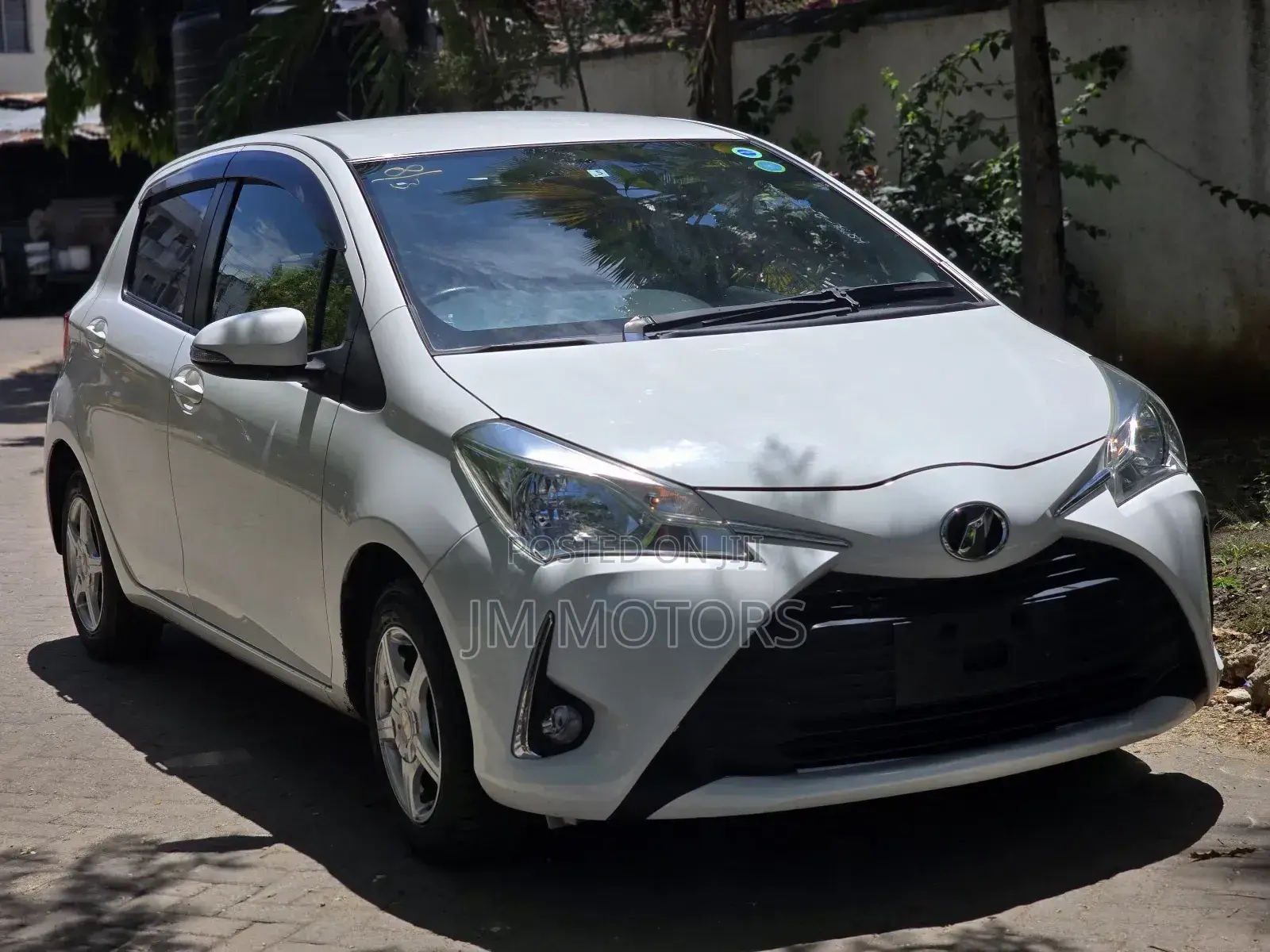 Toyota Vitz 2017 Off white