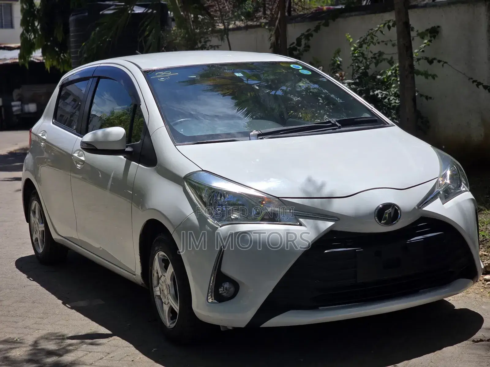 Toyota Vitz 2017 Off white