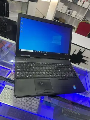 Laptop Dell Latitude 5540 8GB Intel Core I5 SSD 256GB