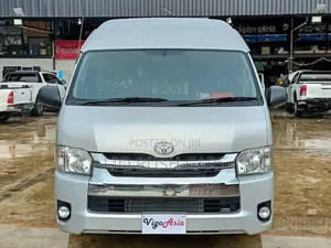 Toyota HiAce 2018 Silver