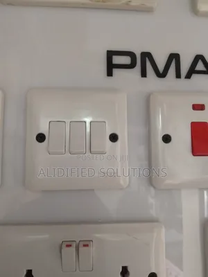3gang Switch<>Powermax White Range