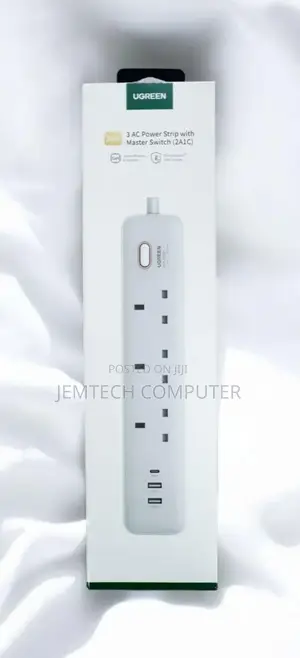 UGREEN 30W 3 AC Power Strip With Master Switch (2A1C)