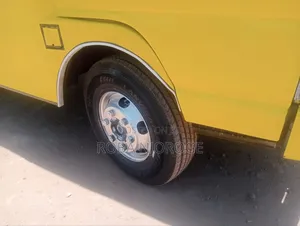 Isuzu NQR 2016 Yellow