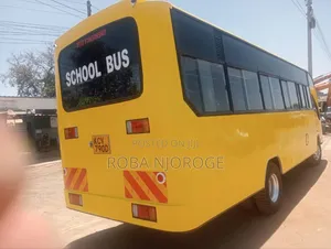 Isuzu NQR 2016 Yellow