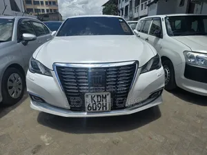 Toyota Crown 2017 White