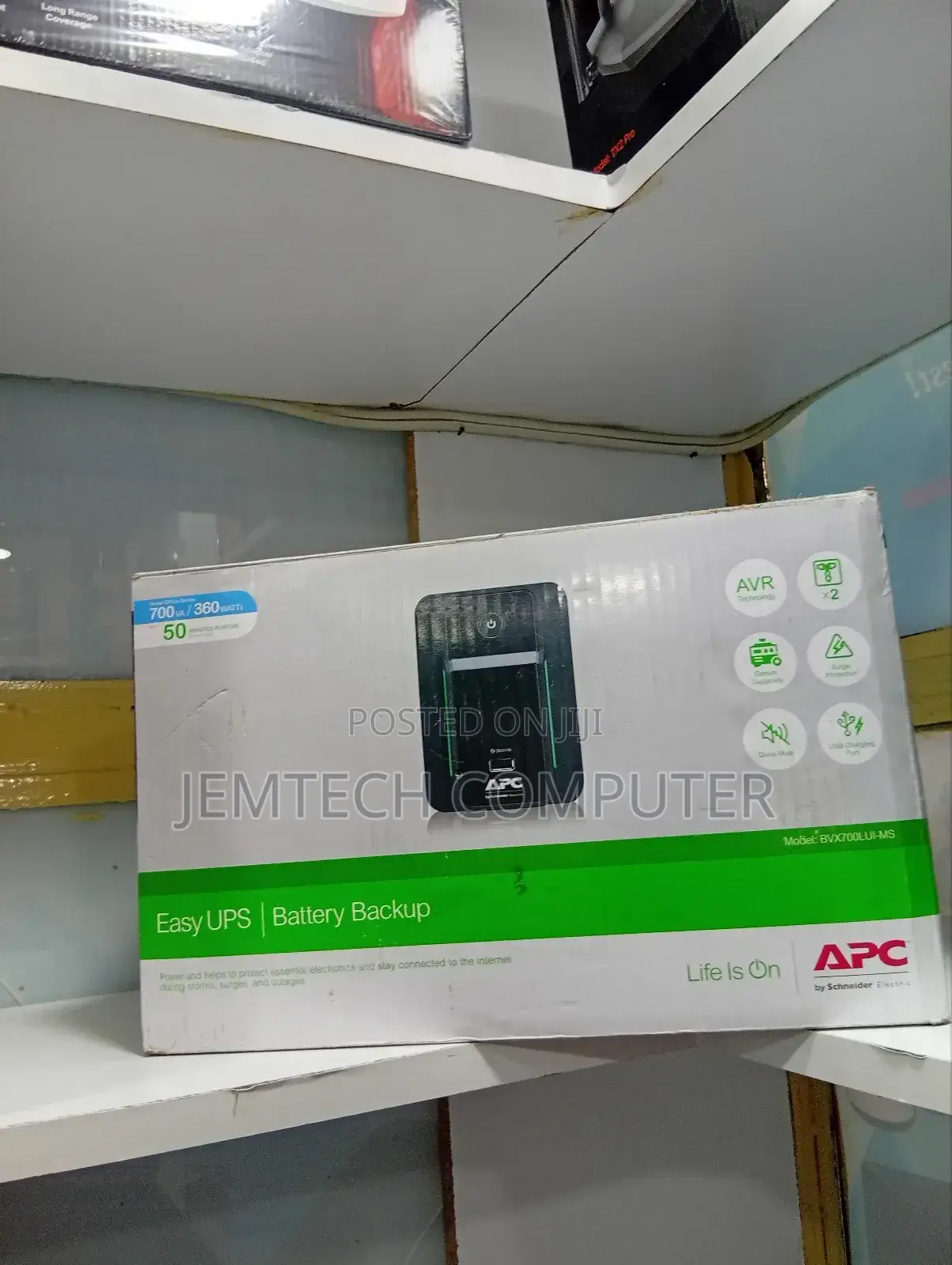 *Apc Back - UPS 230V 700va , Avr Iec Sockets