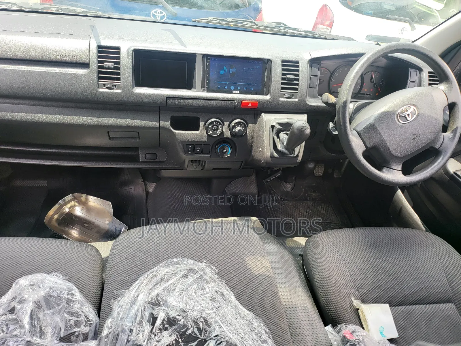 Toyota HiAce 2017 Silver
